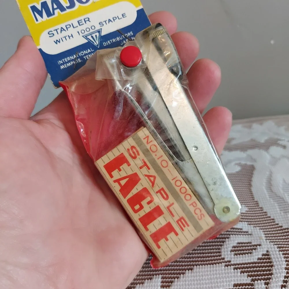 Vintage Major's Mini Stapler with 1000 Eagle Staples No. 10 Japan Retro Red MCM